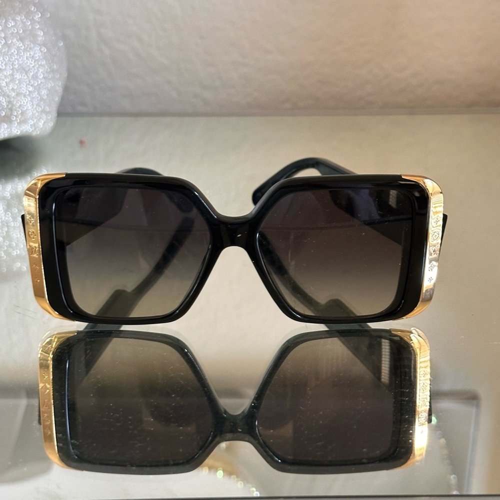 Louis Vuitton Moon square sunglasses black oversized